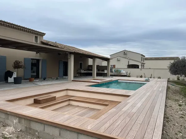 piscine et terrasse à vedène pres de orange
